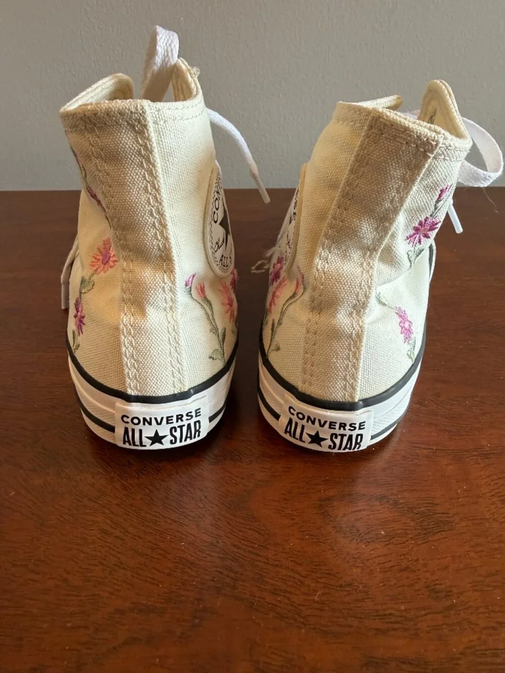 Converse Chuck Taylor All Star Embroidered Floral Sneakers Girls Size 2